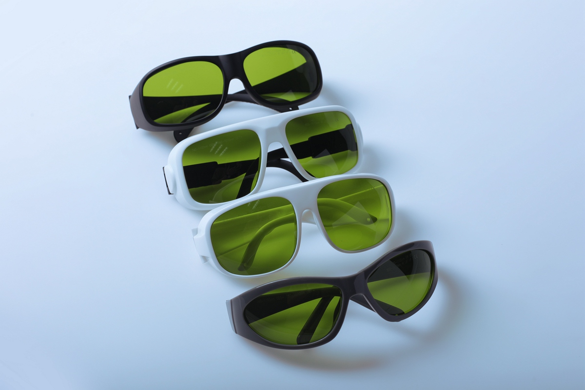 Saldatura laser vs saldatura tradizionale: scegliere gli occhiali protettivi giusti